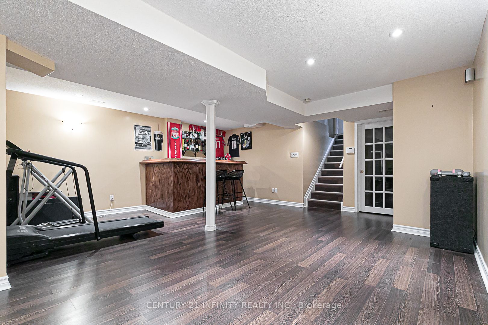 146 Thicket Cres