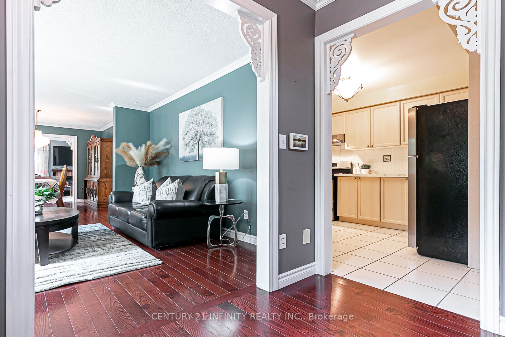 146 Thicket Cres