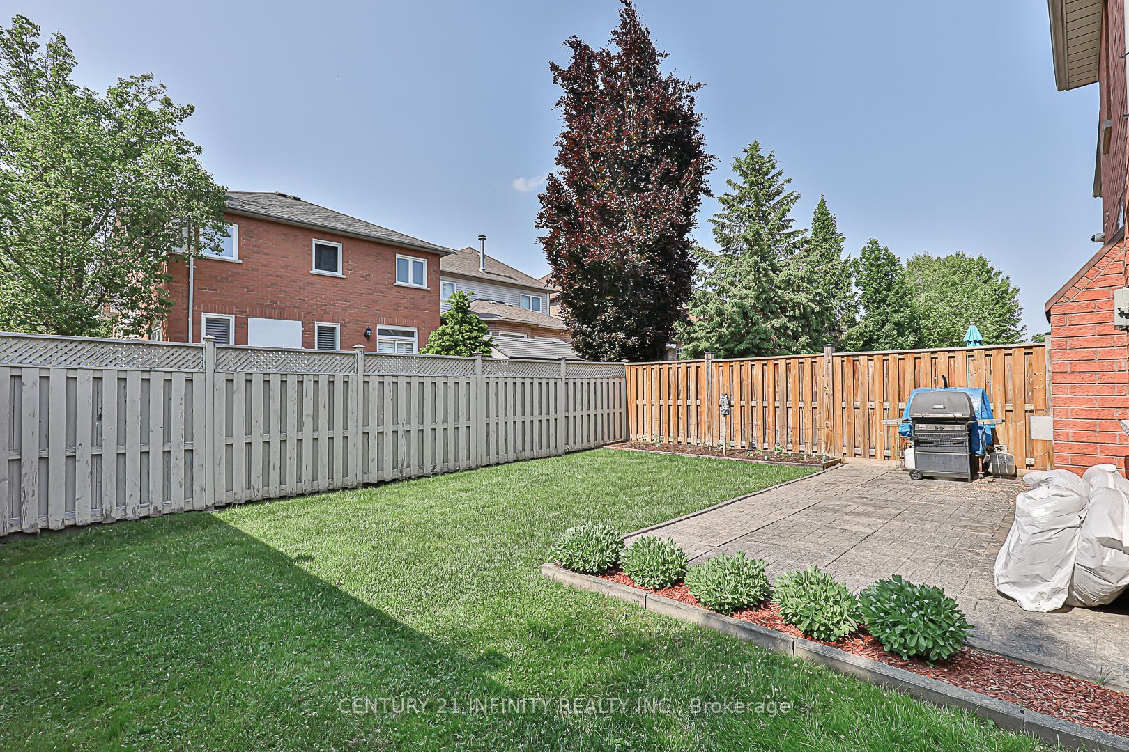 146 Thicket Cres