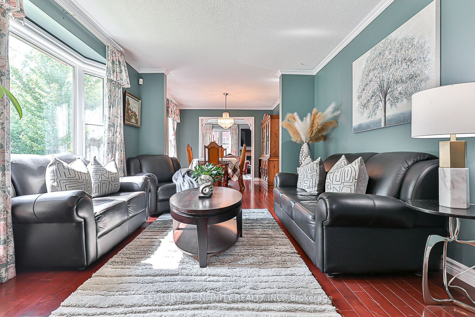 146 Thicket Cres