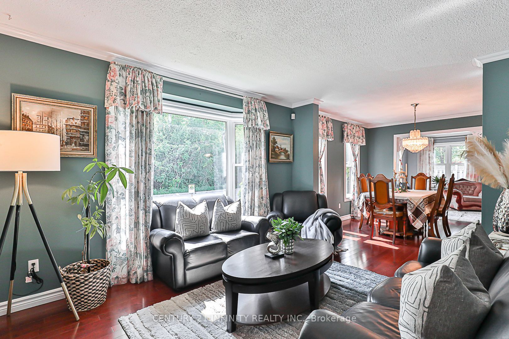 146 Thicket Cres