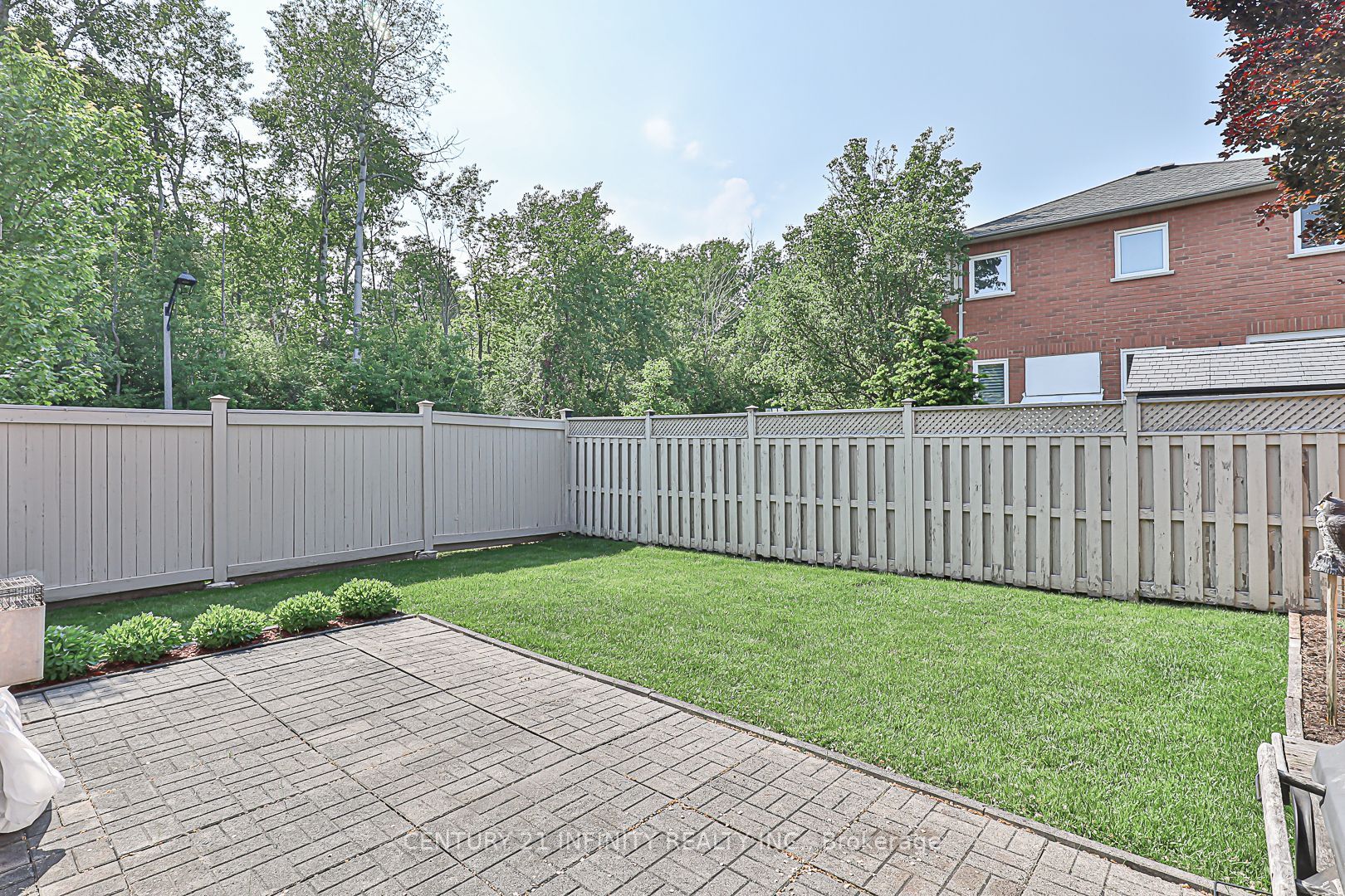 146 Thicket Cres