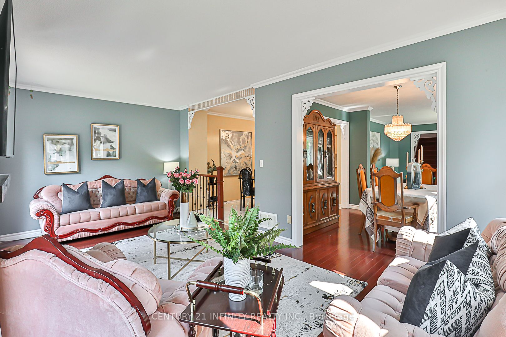 146 Thicket Cres