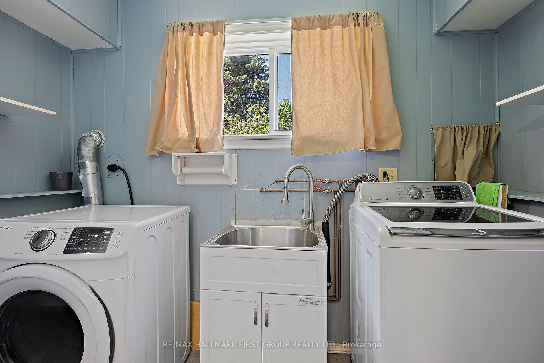 4 Orchard Park Dr