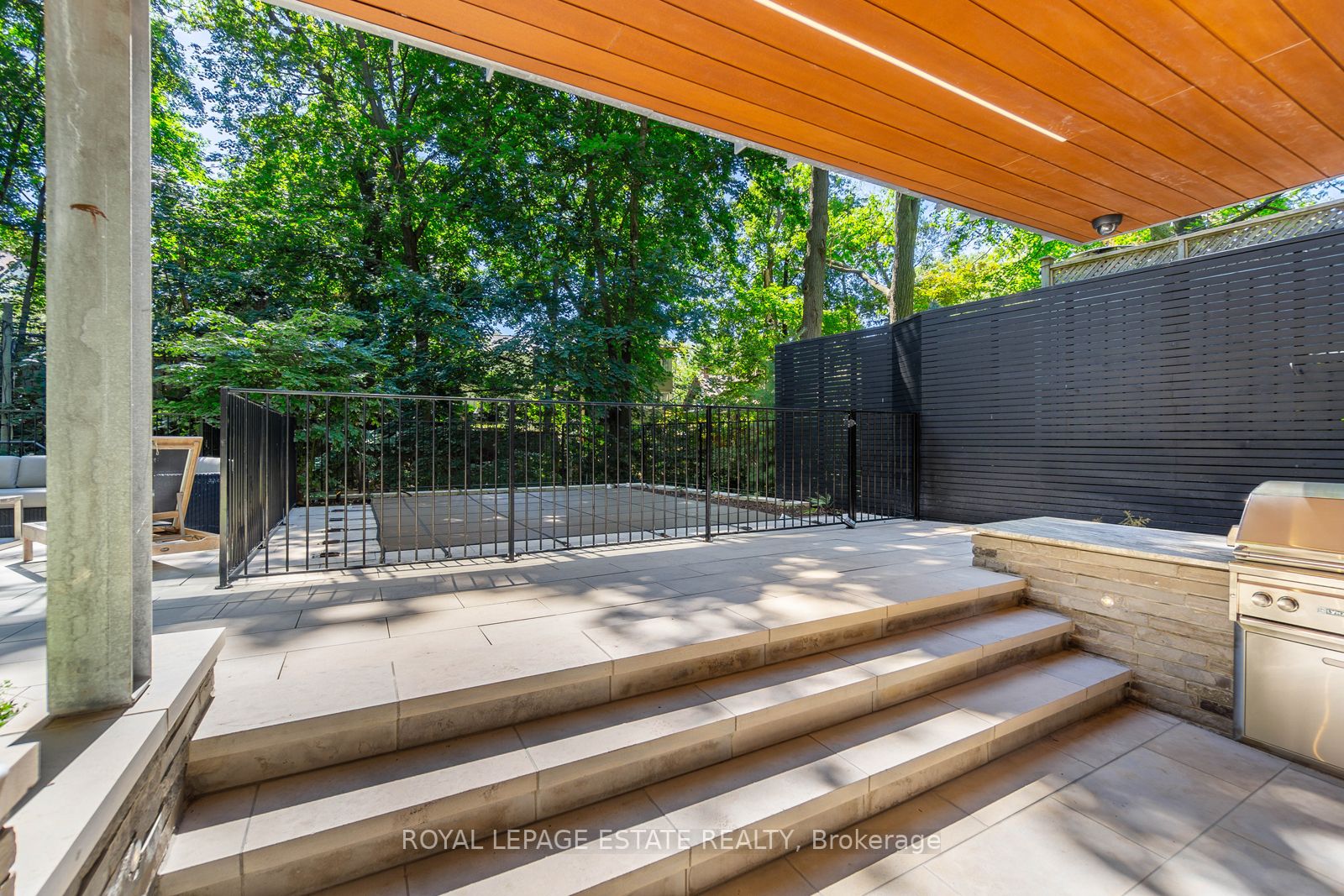 11 Pine Cres
