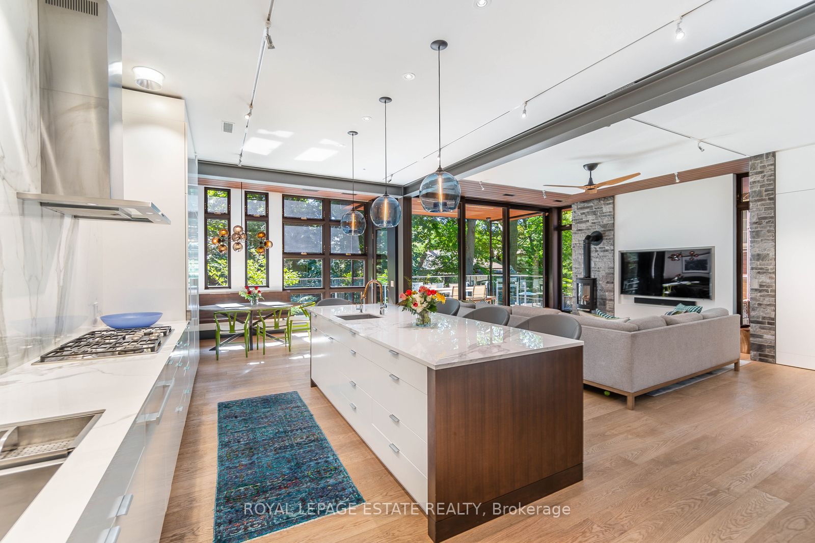 11 Pine Cres
