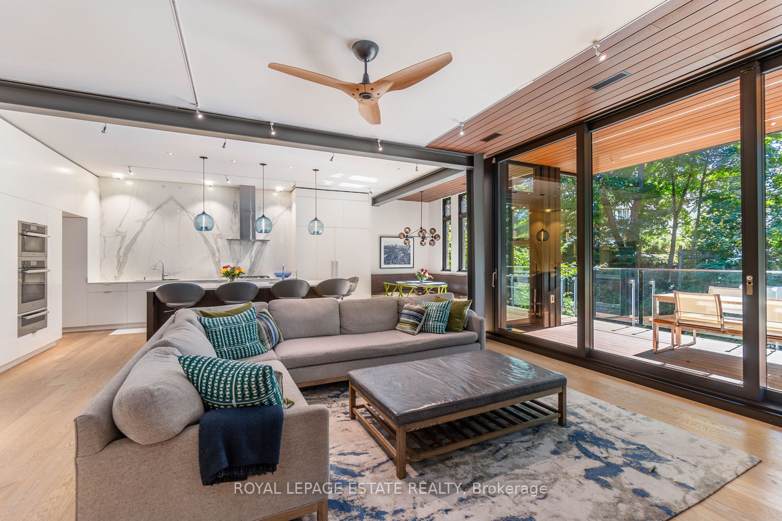 11 Pine Cres