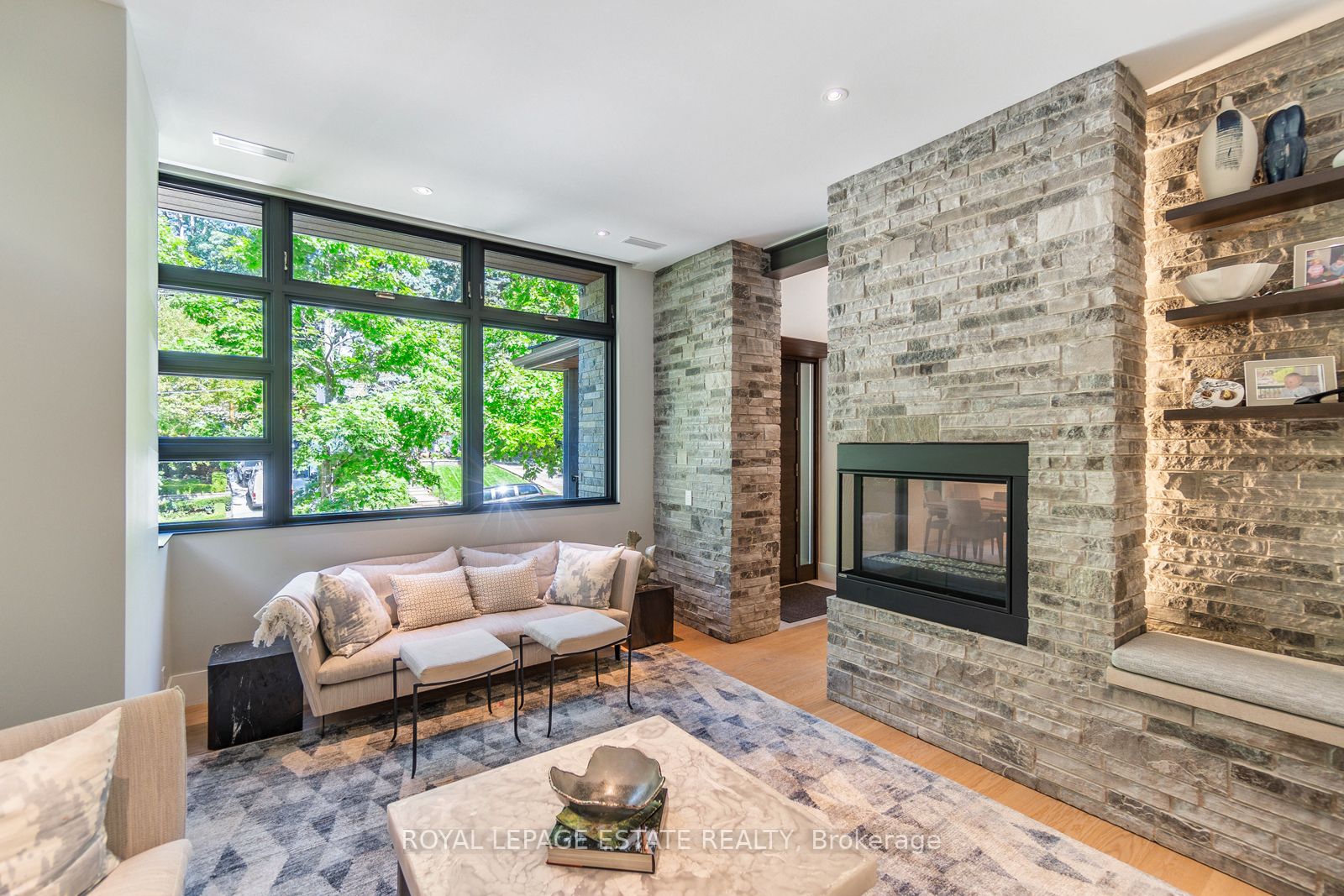 11 Pine Cres