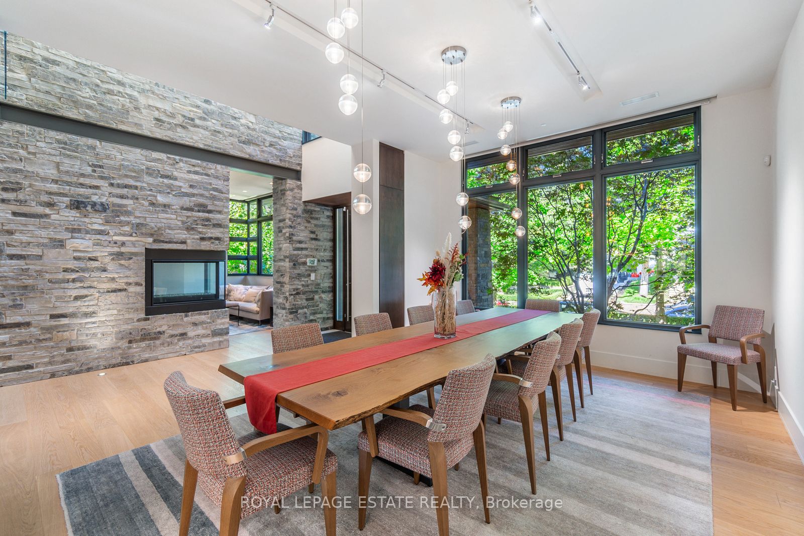 11 Pine Cres
