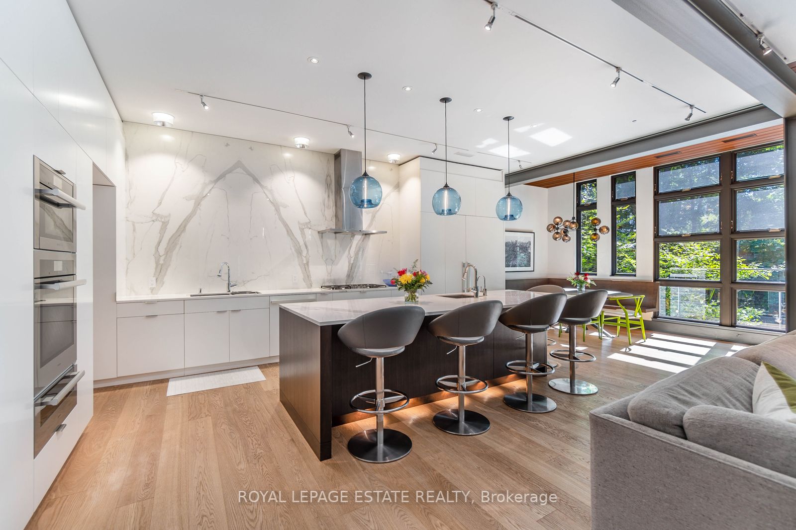 11 Pine Cres