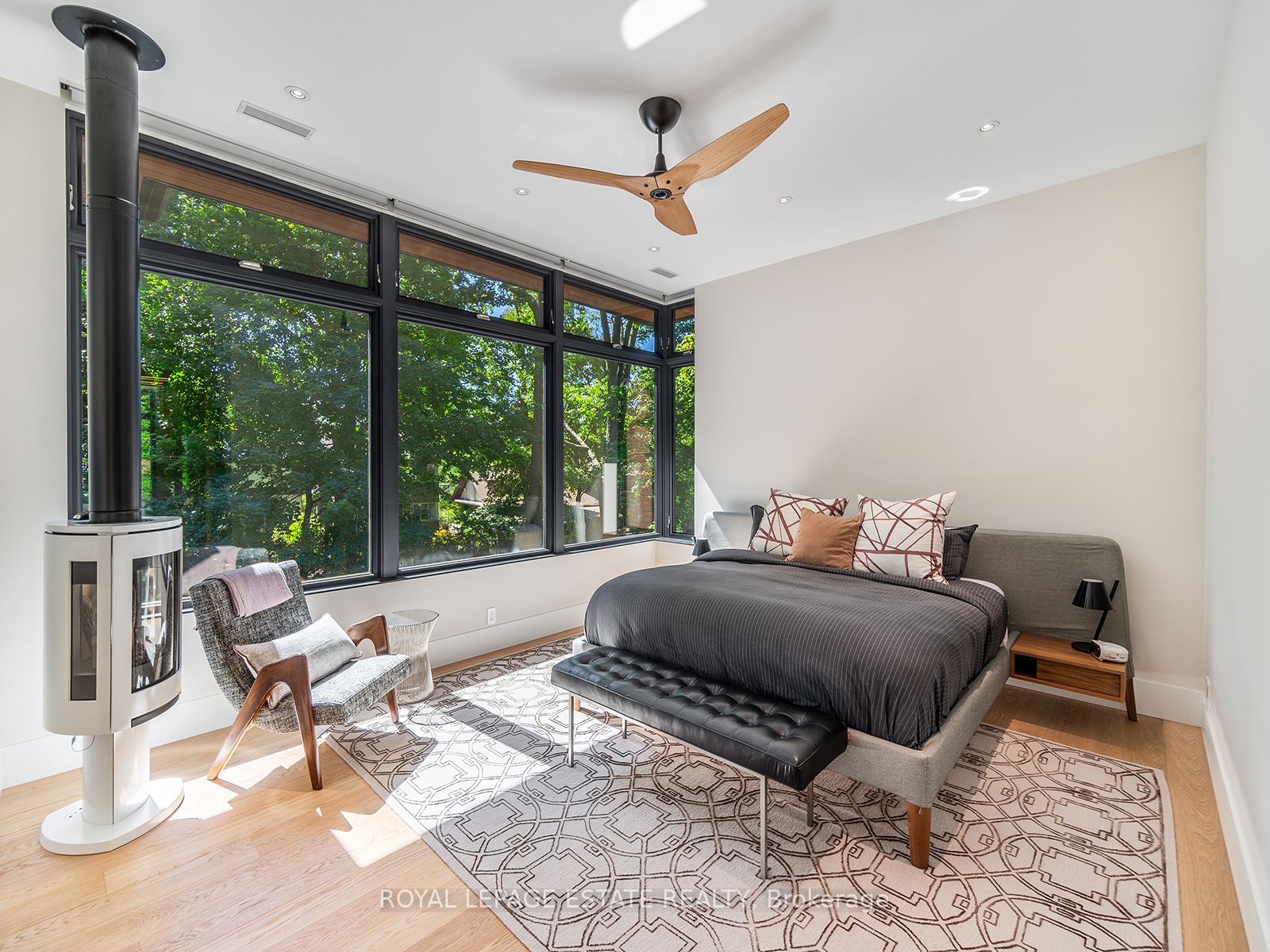 11 Pine Cres