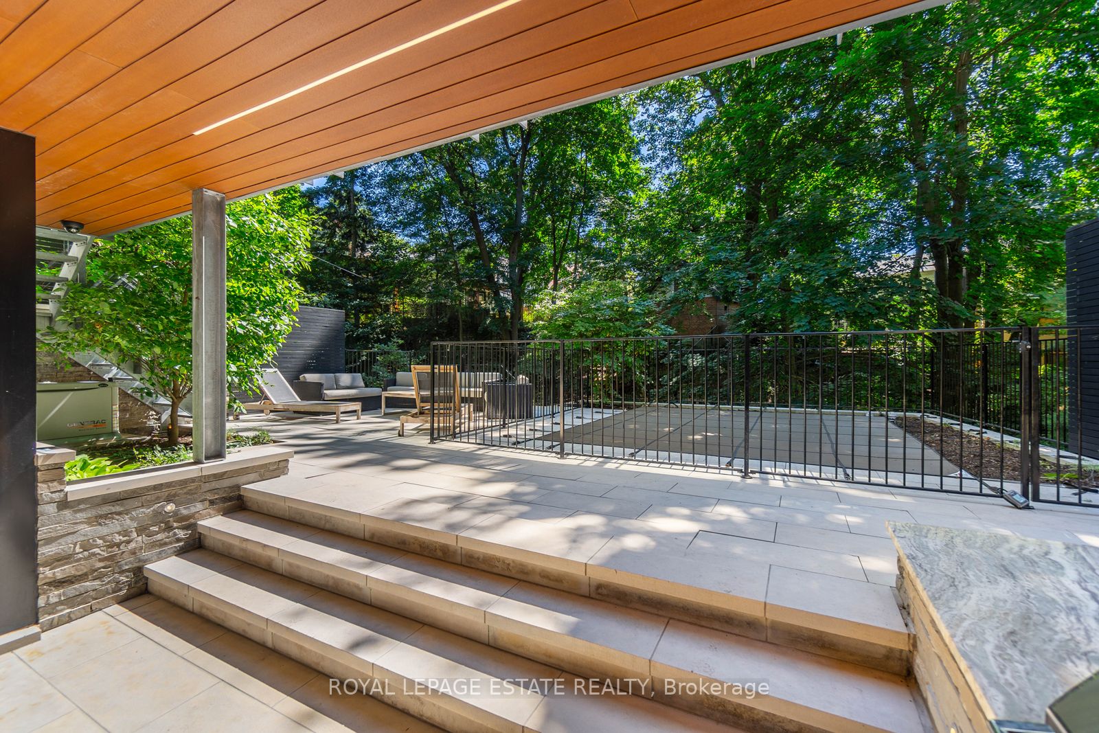 11 Pine Cres