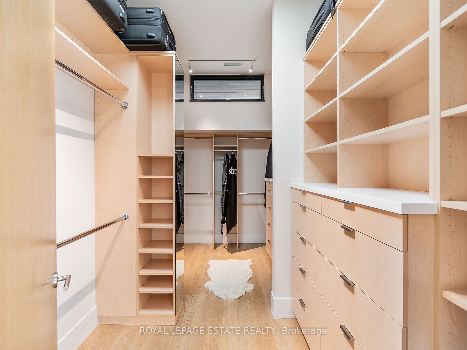 11 Pine Cres