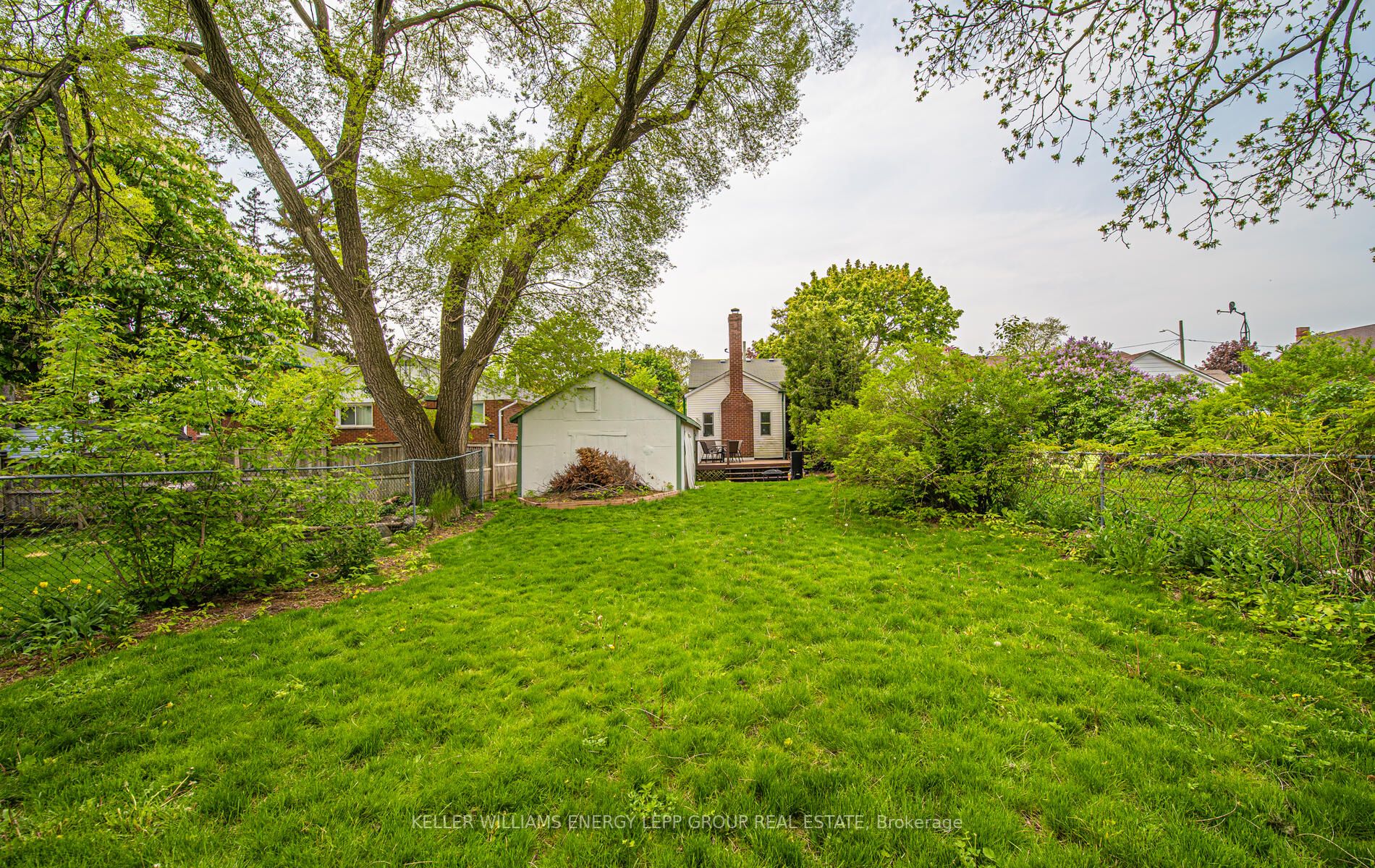619 Byron St S