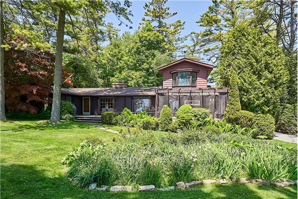 448 Crystal Beach Blvd, Whitby