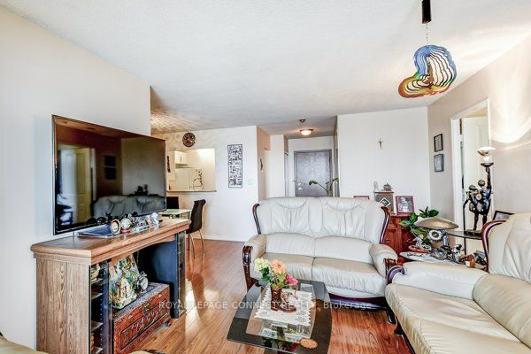 88 Corporate Dr, #1617