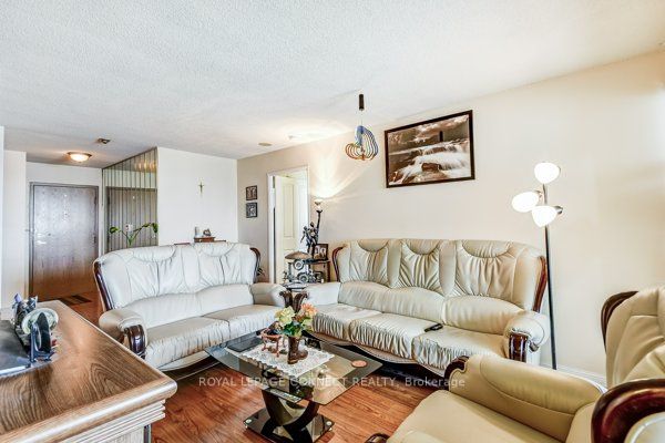 88 Corporate Dr, #1617