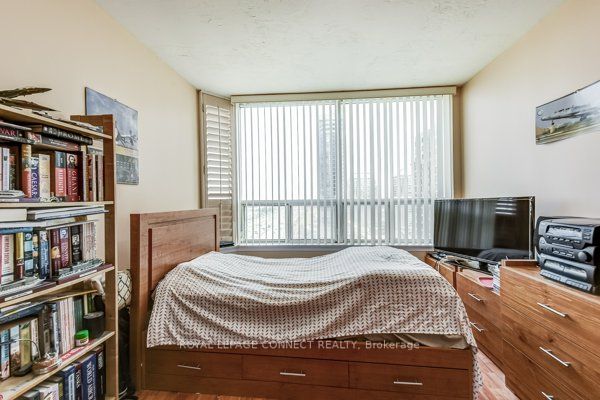 88 Corporate Dr, #1617