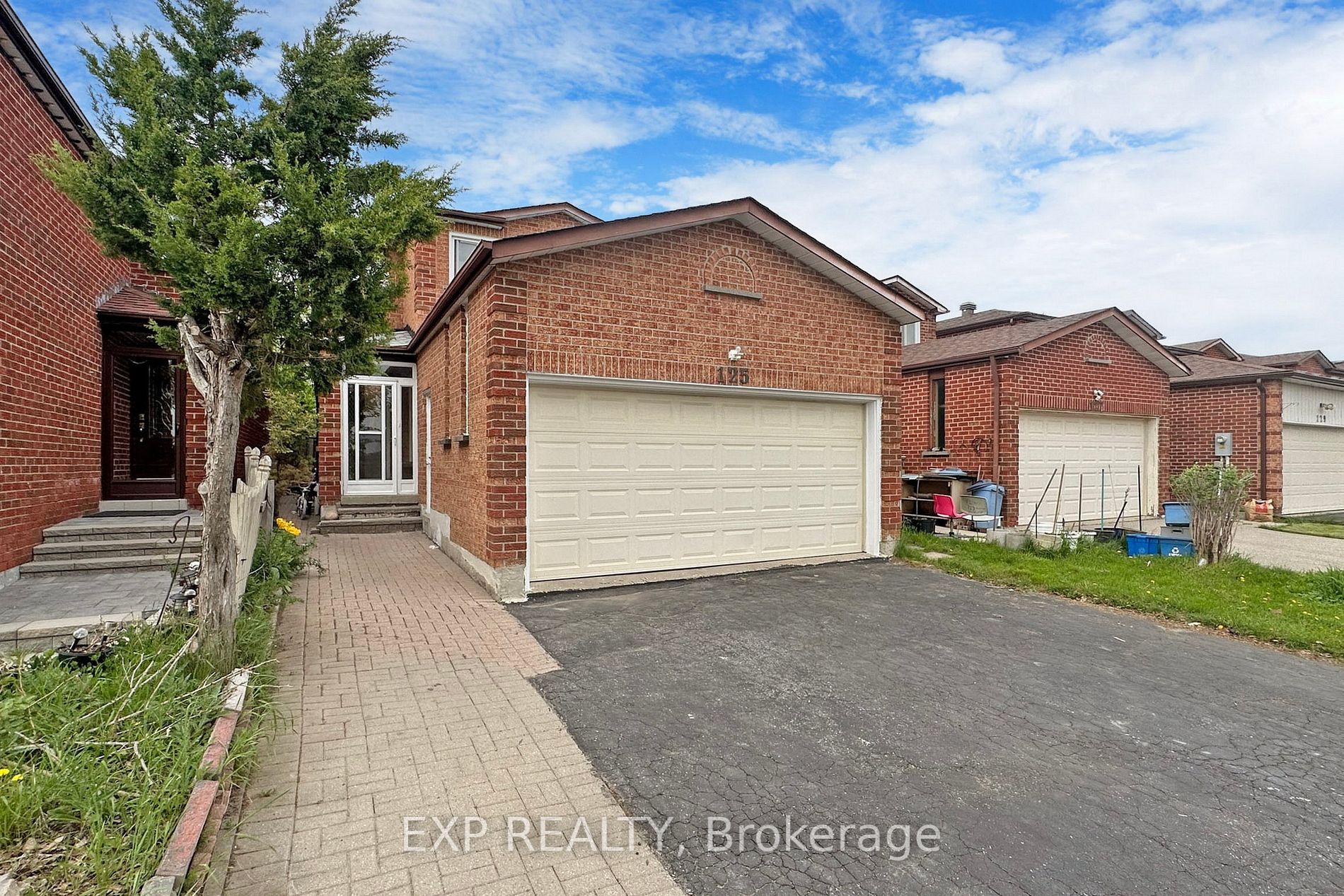 125 Roxanne Cres