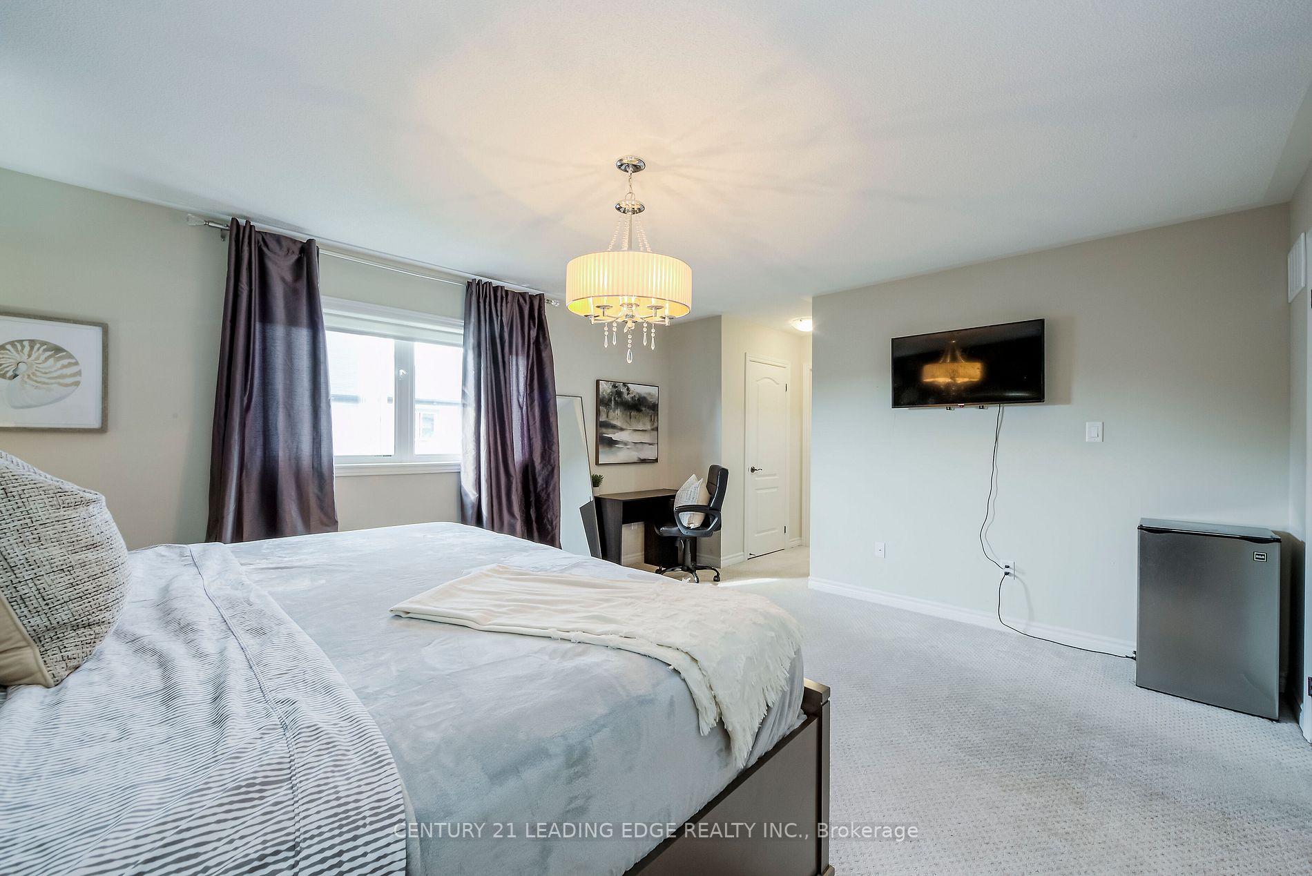 6 North Glen Blvd