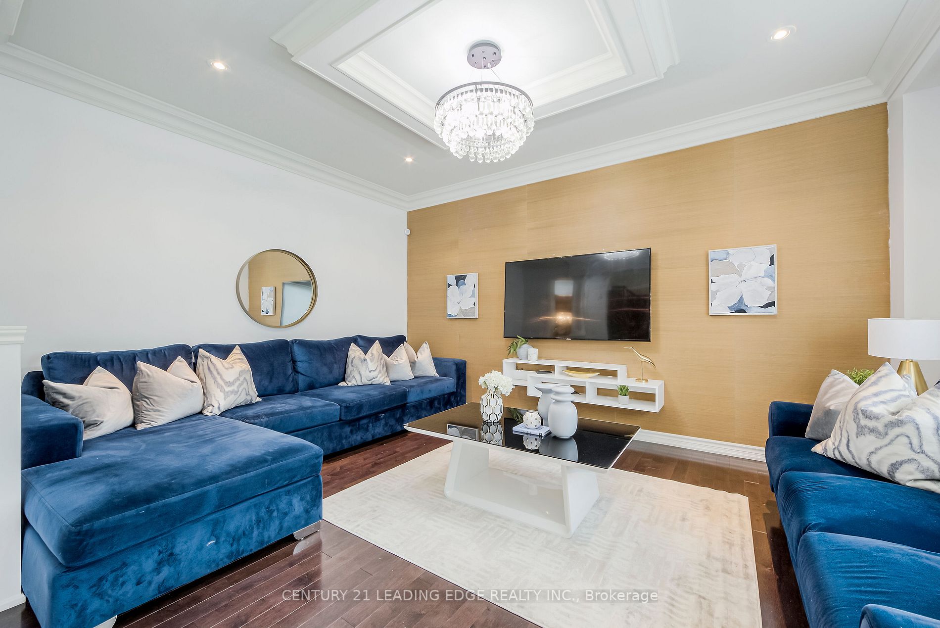 6 North Glen Blvd