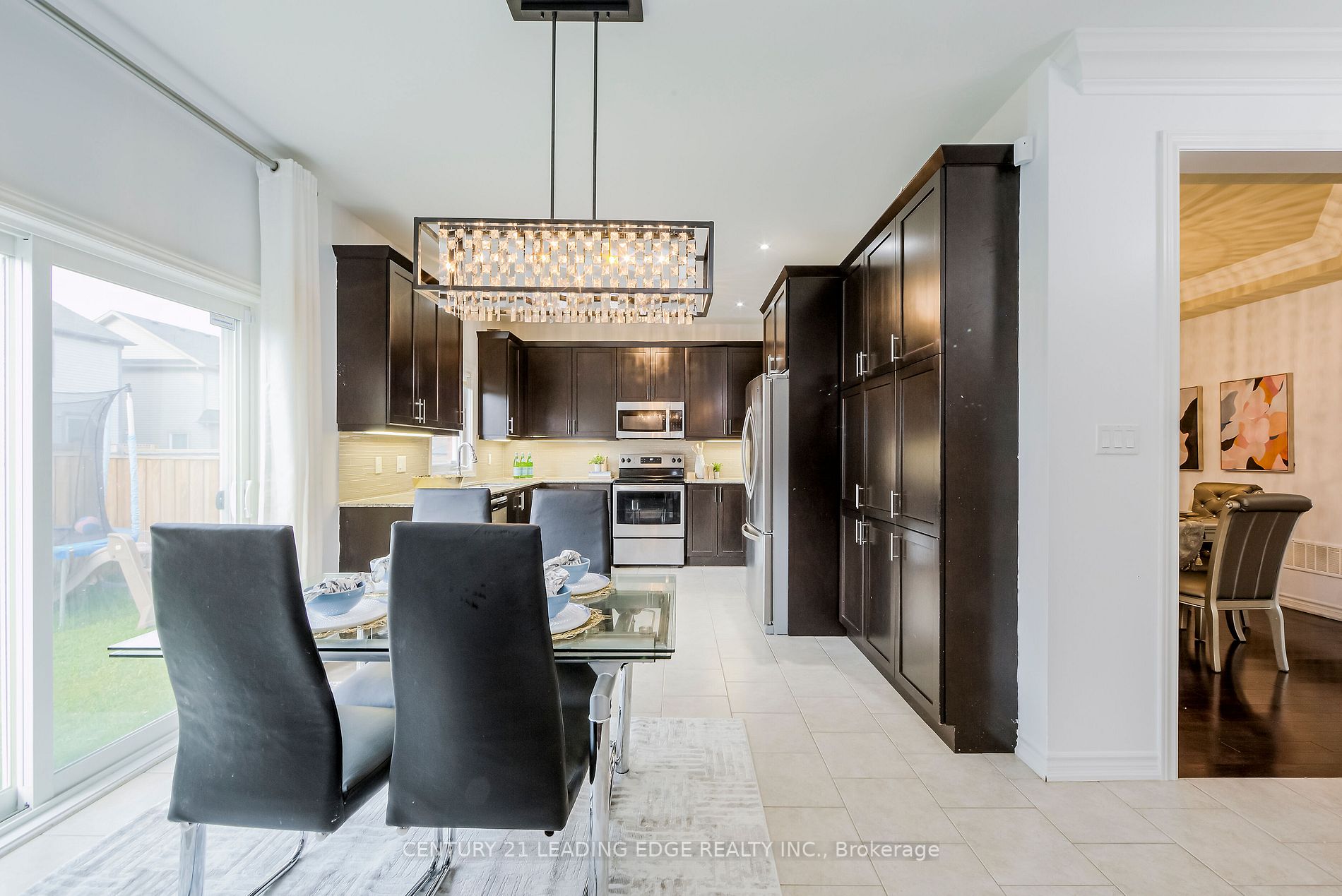 6 North Glen Blvd