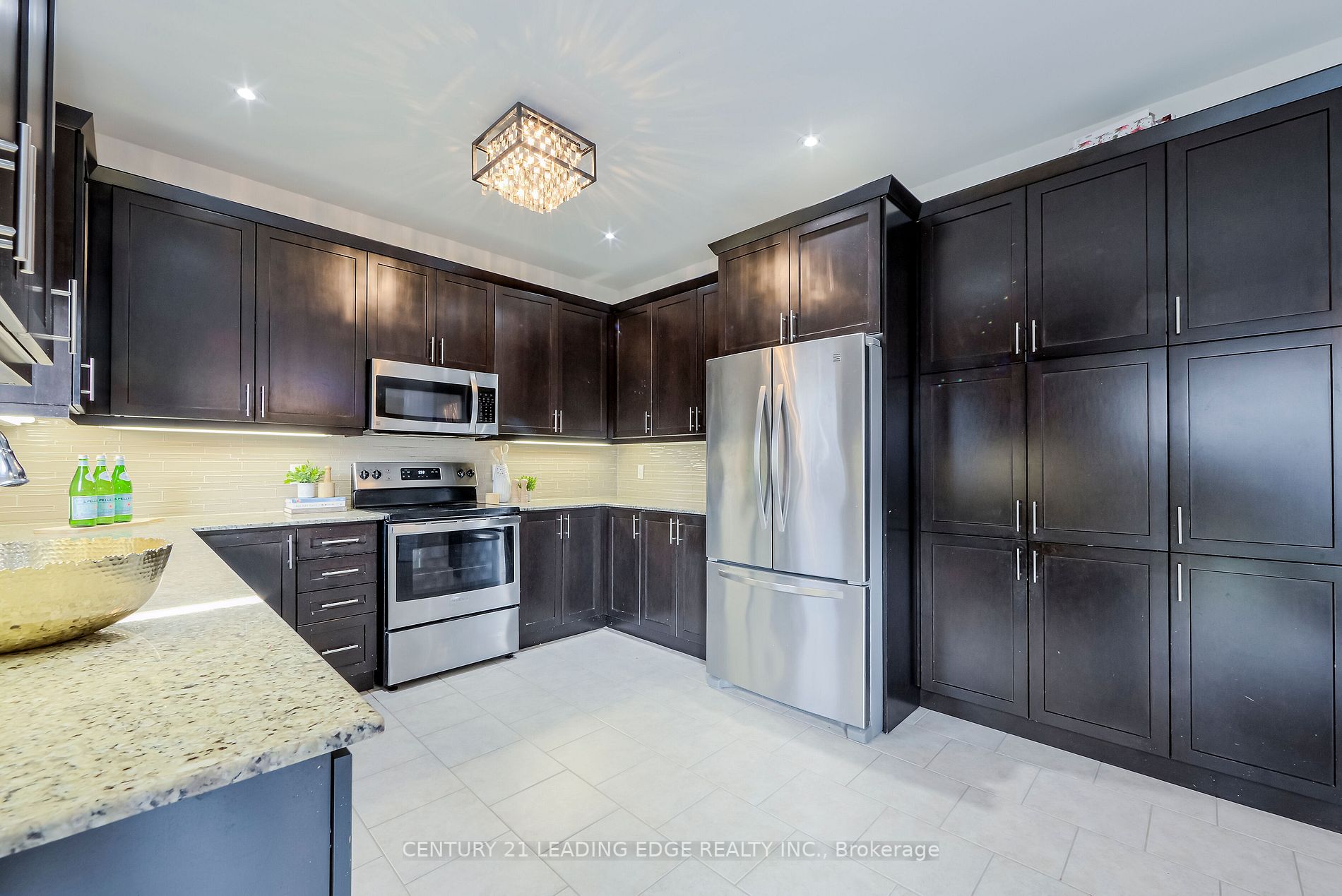 6 North Glen Blvd