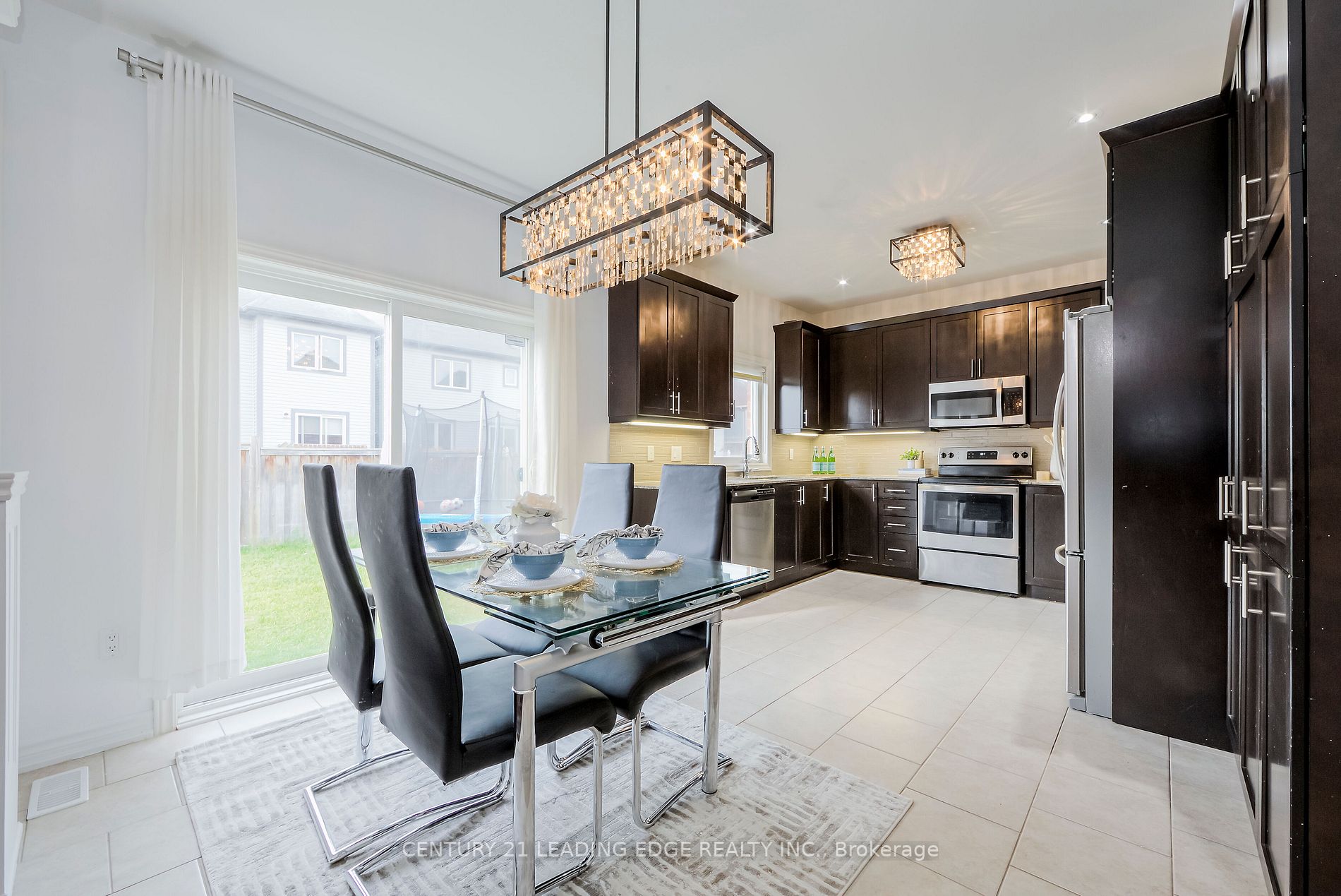 6 North Glen Blvd
