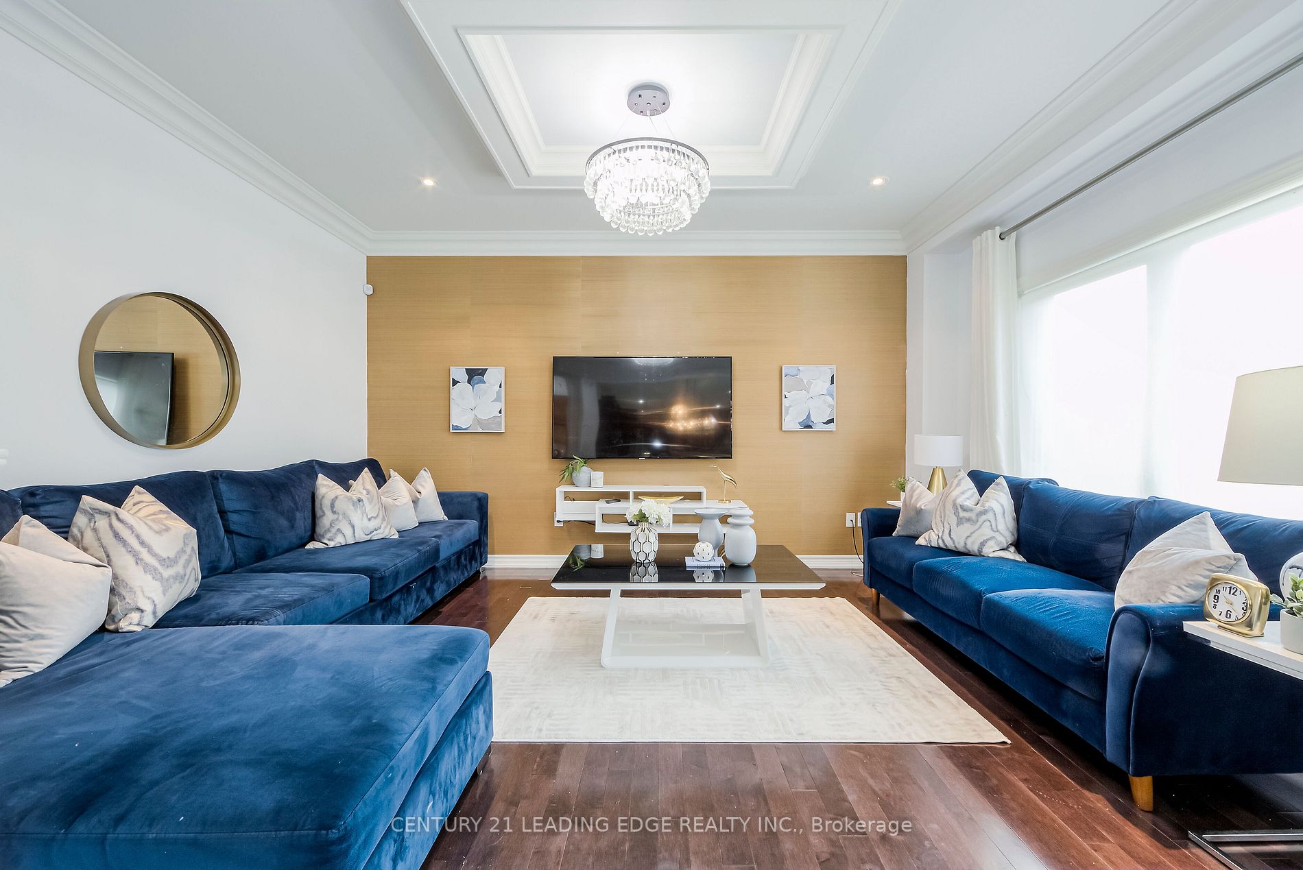 6 North Glen Blvd