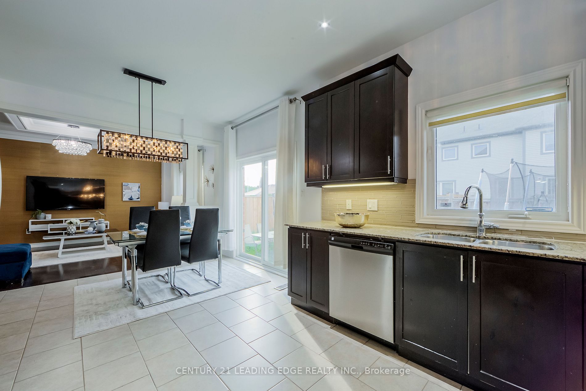 6 North Glen Blvd