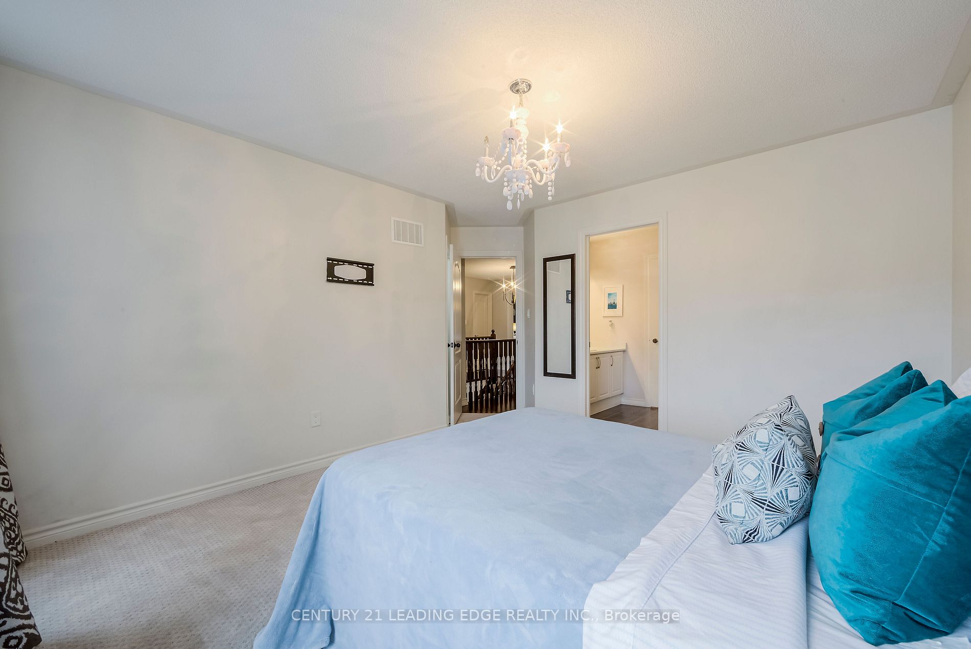 6 North Glen Blvd