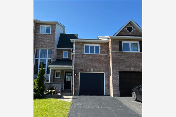 310 Sparrow Circ, Pickering