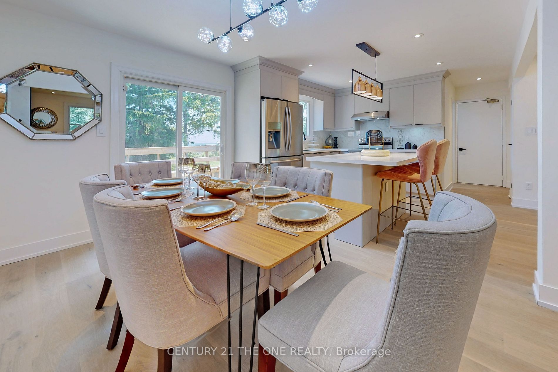 647 Capilano Crescent