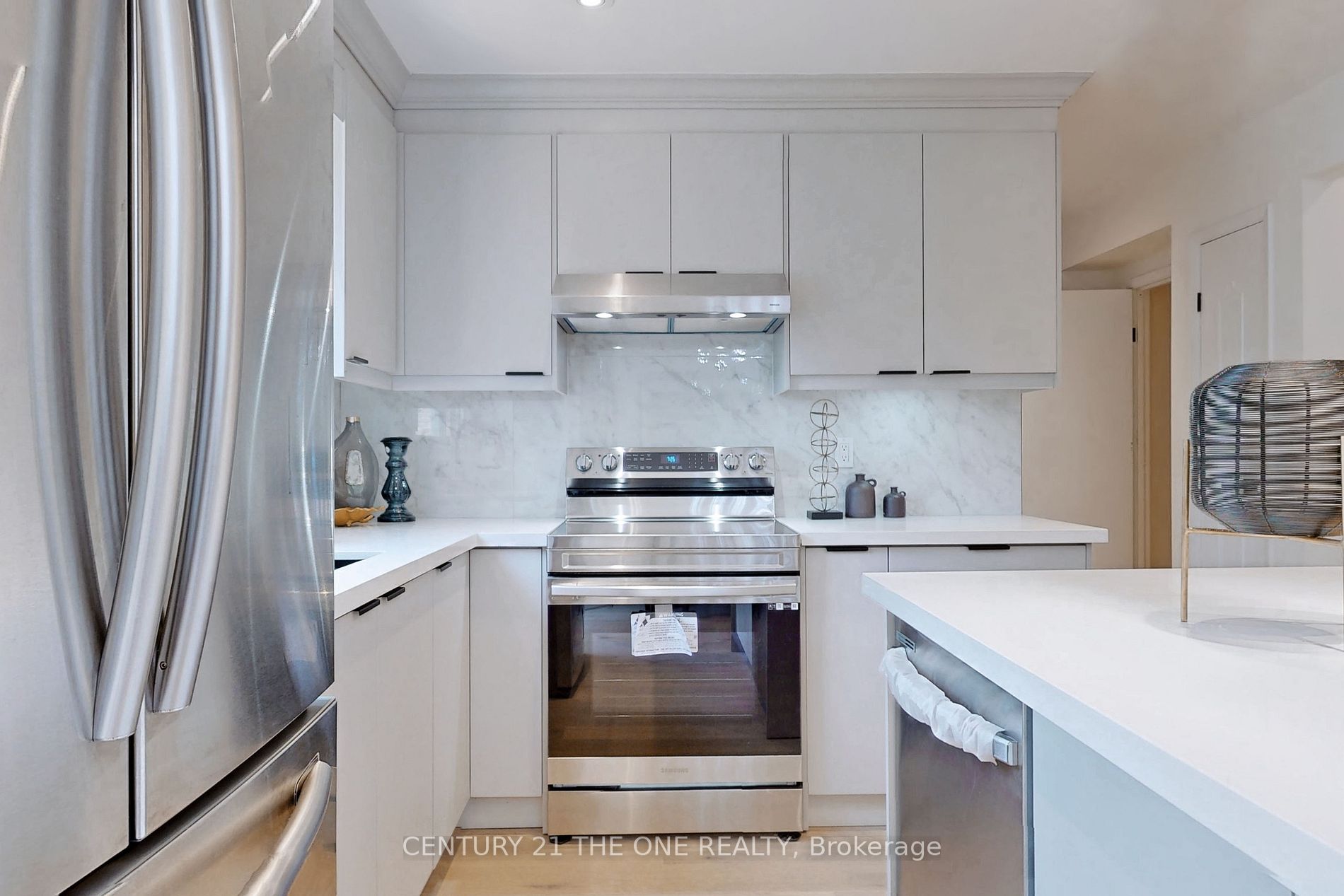 647 Capilano Crescent
