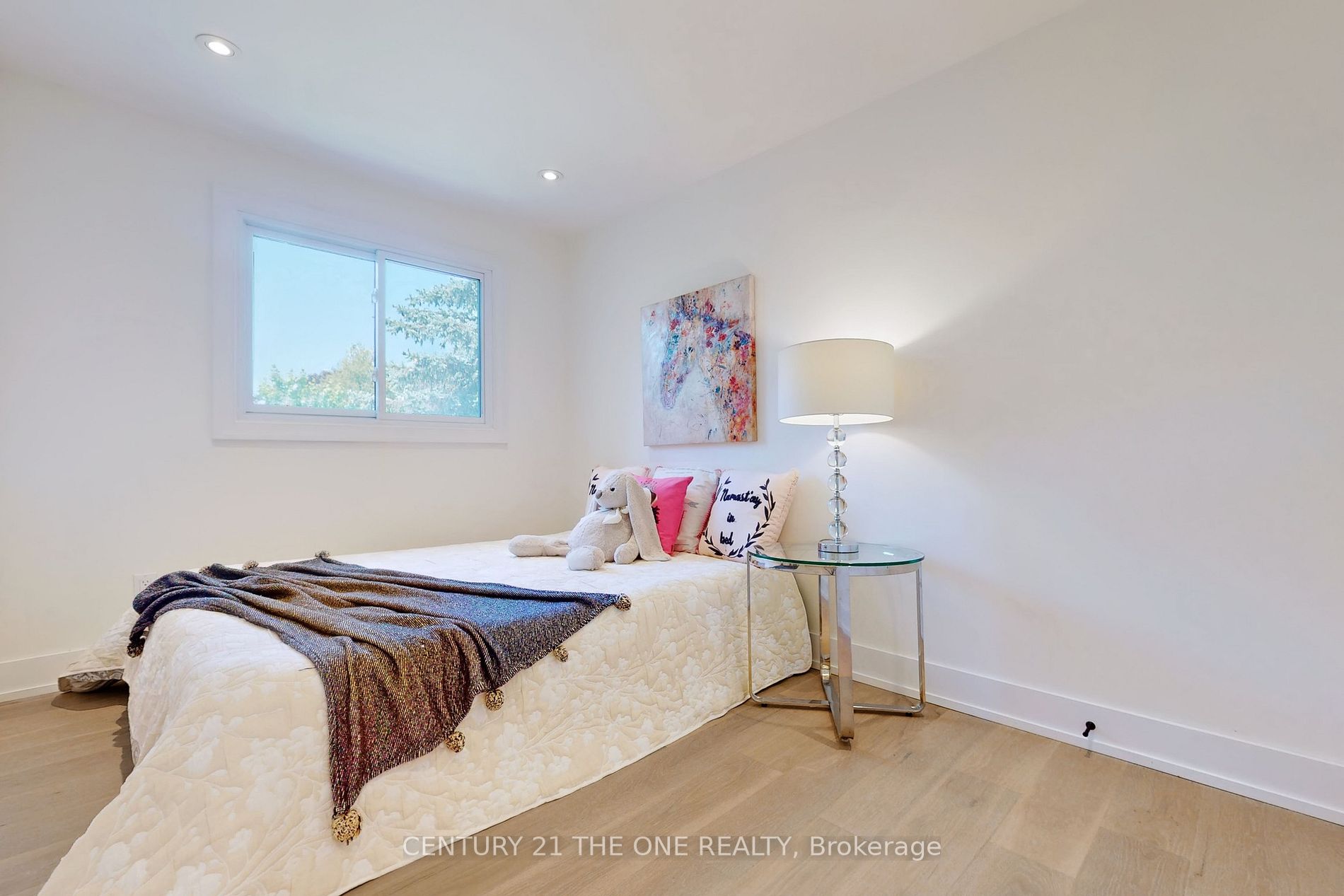 647 Capilano Crescent