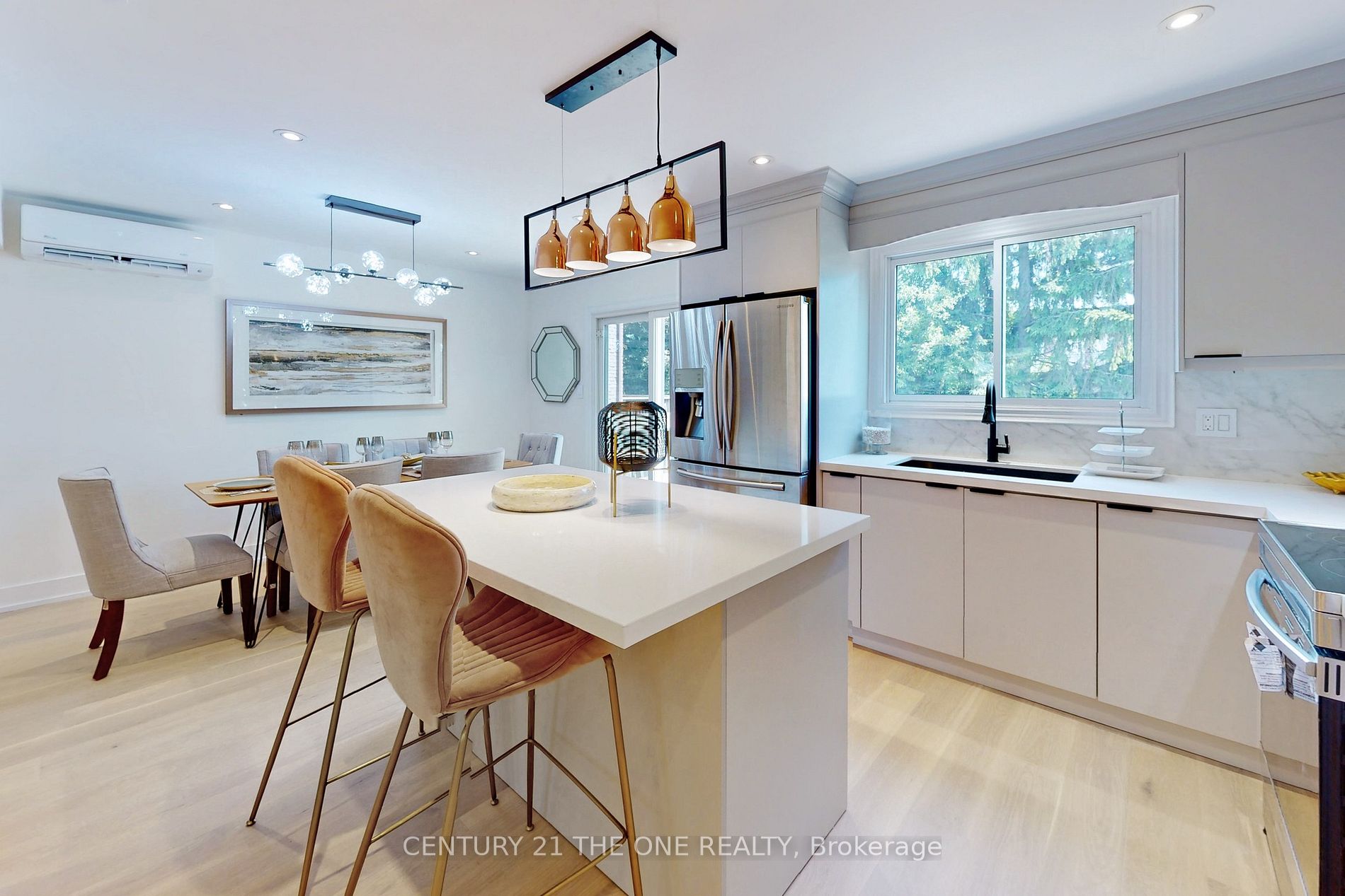647 Capilano Crescent
