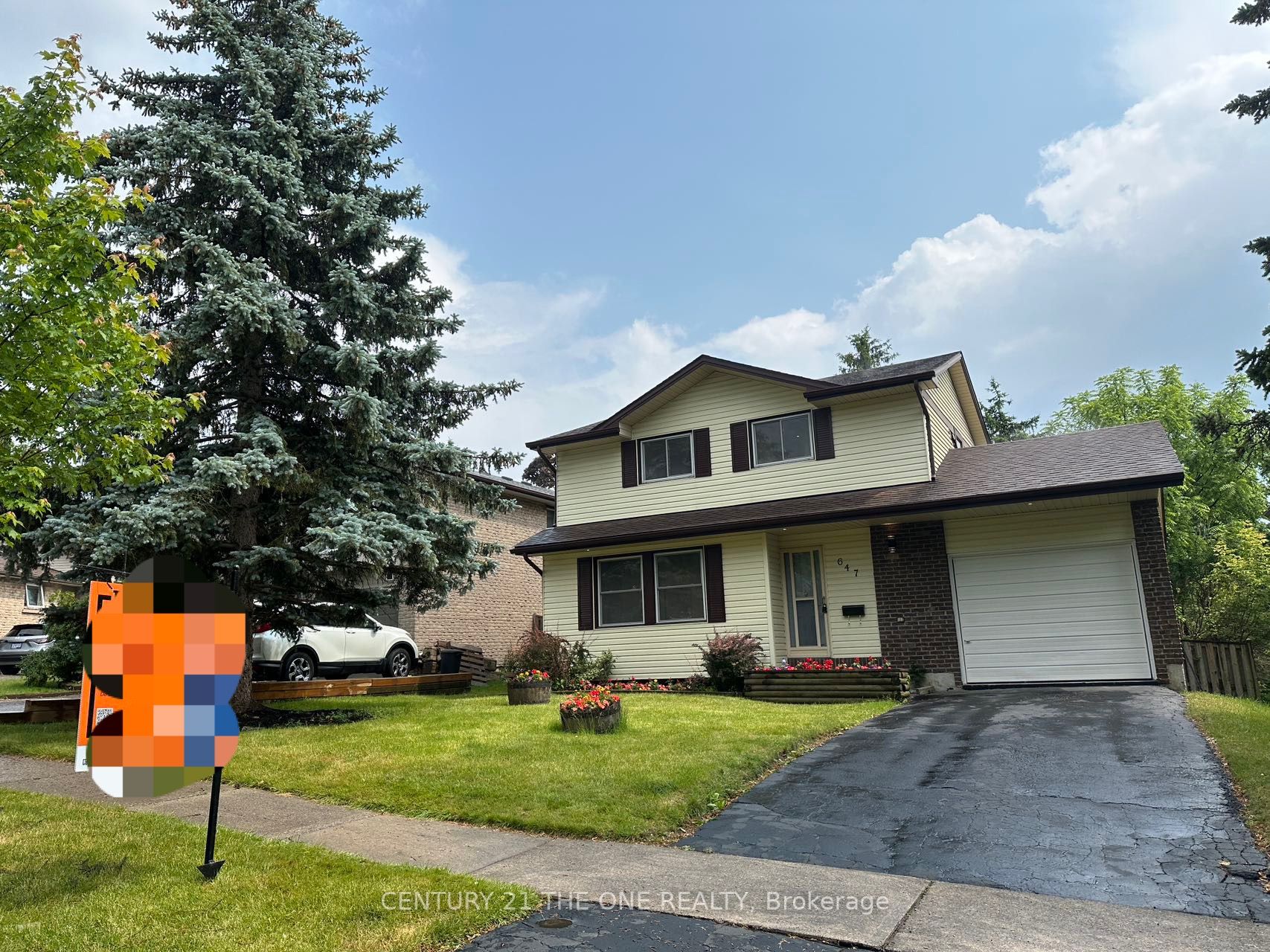 647 Capilano Crescent