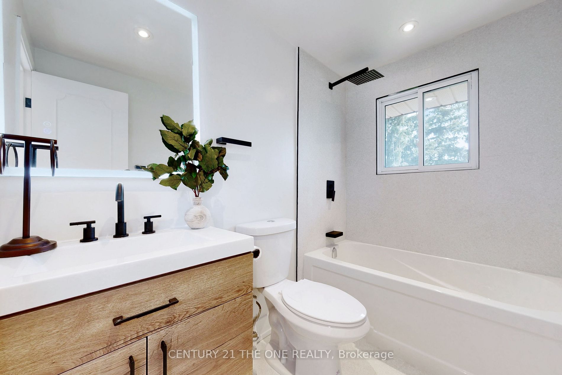 647 Capilano Crescent