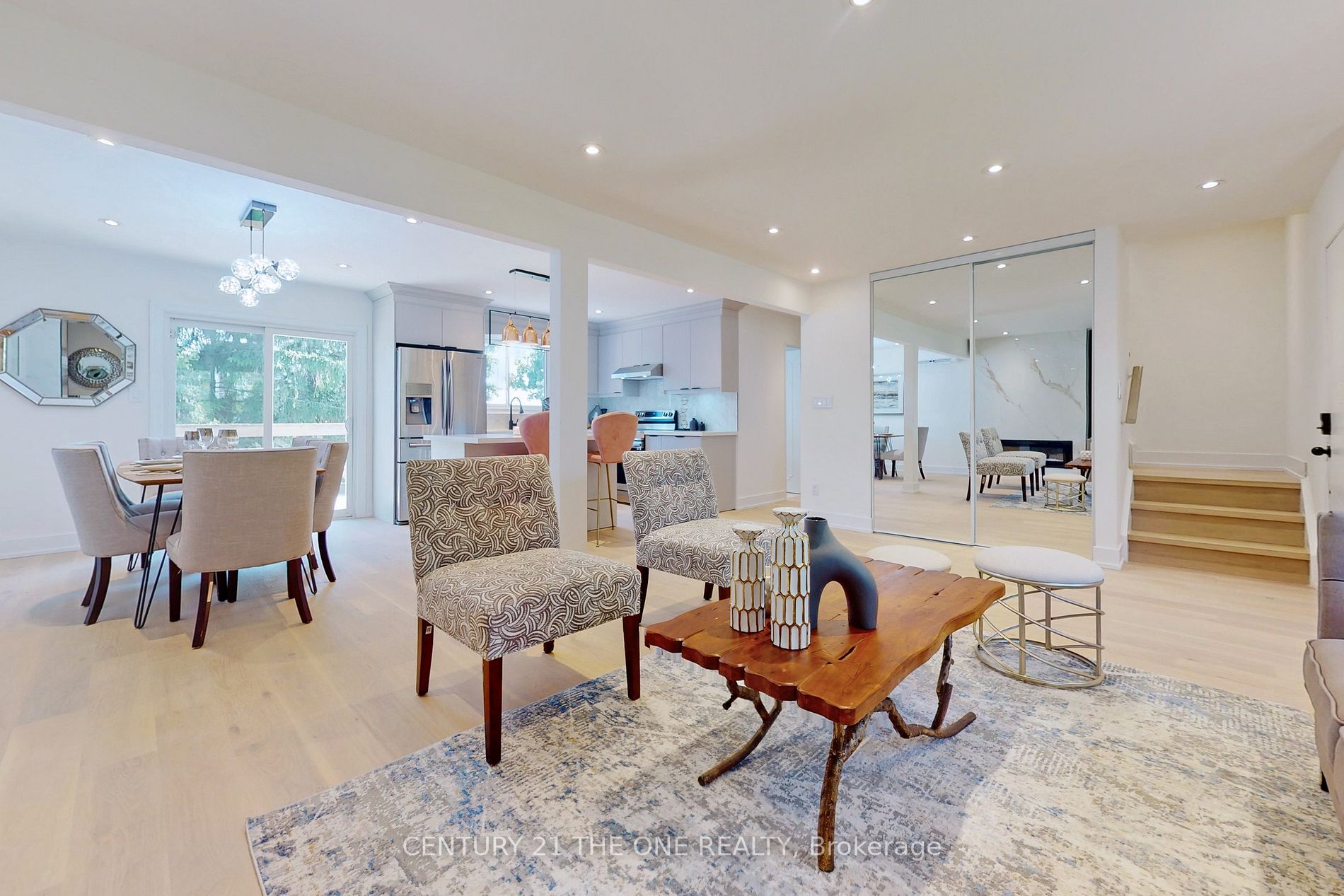 647 Capilano Crescent