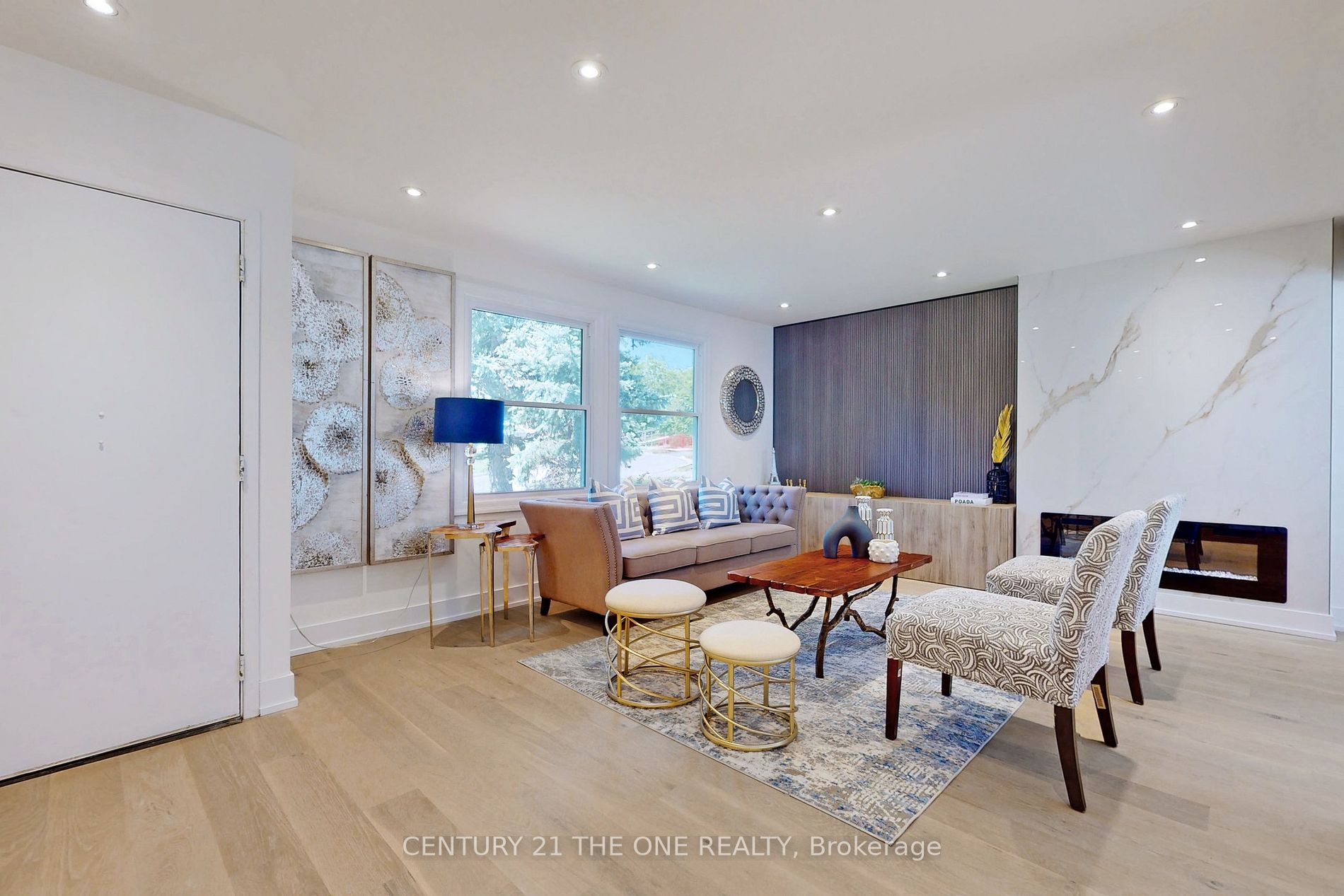647 Capilano Crescent