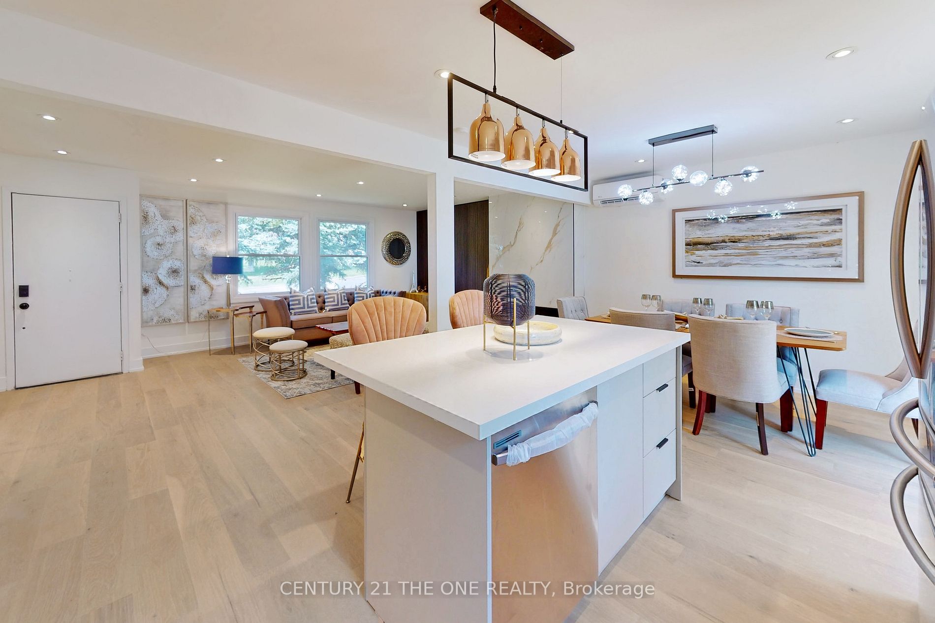 647 Capilano Crescent