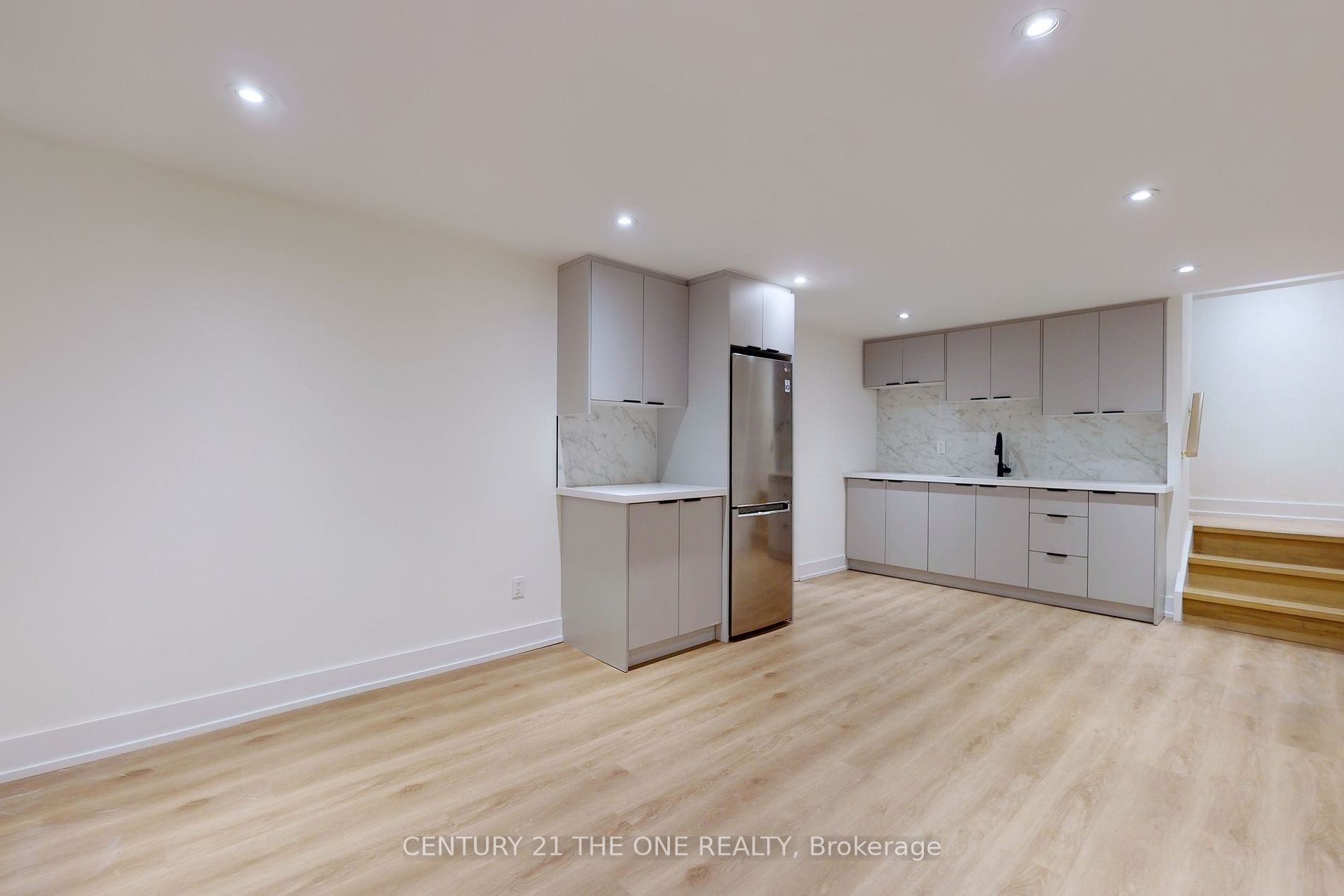 647 Capilano Crescent