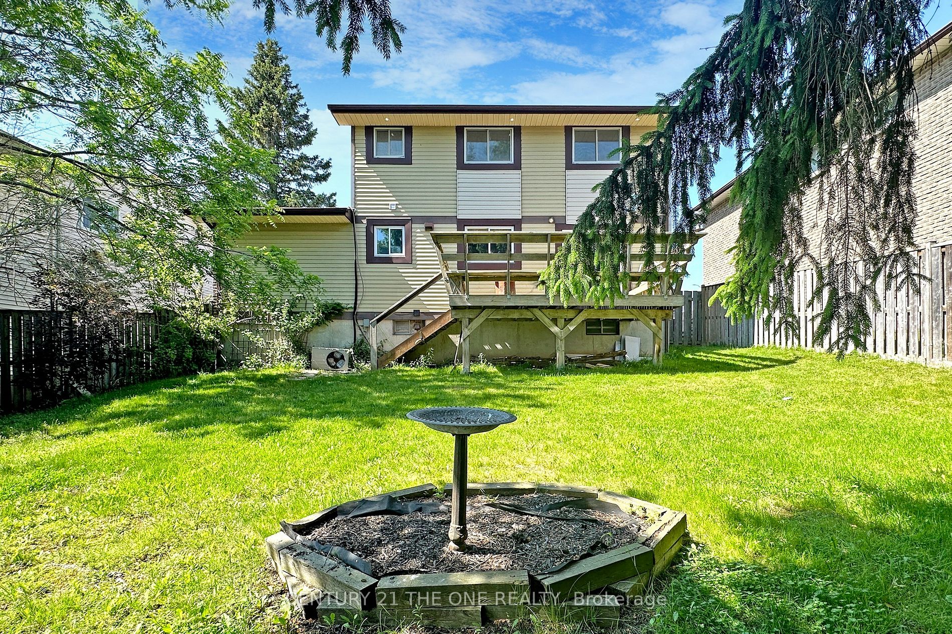 647 Capilano Crescent