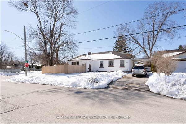 668 Marksbury Rd, Pickering
