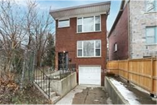 135 Queensbury Ave