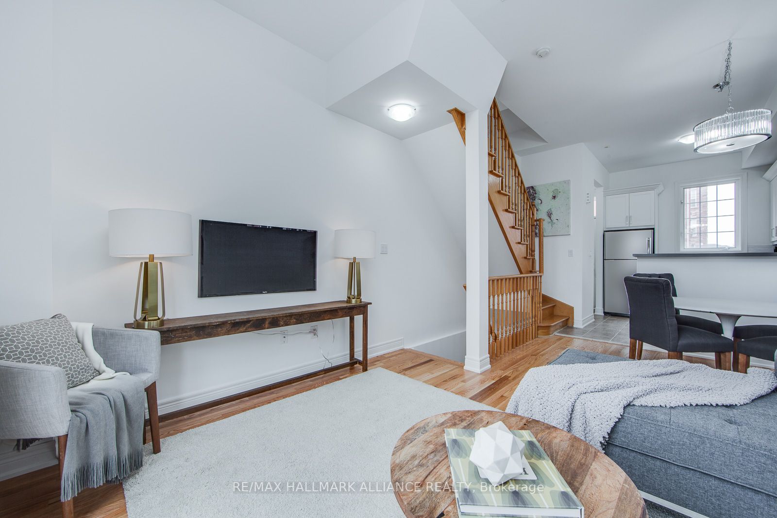 2 Fairhead Mews