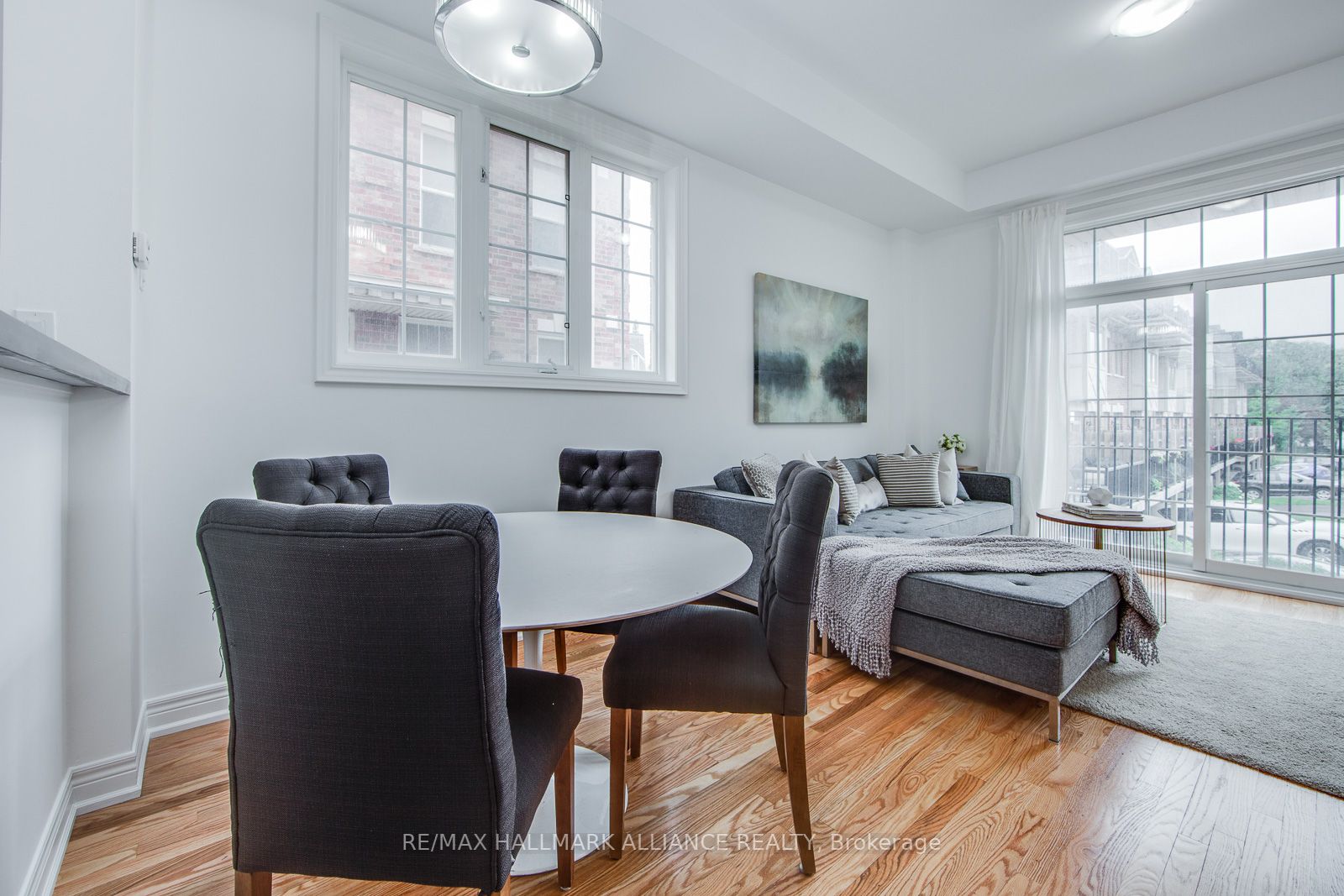 2 Fairhead Mews