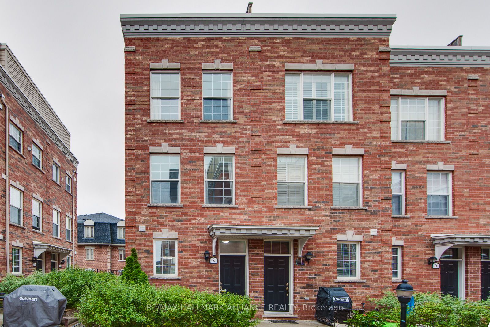2 Fairhead Mews