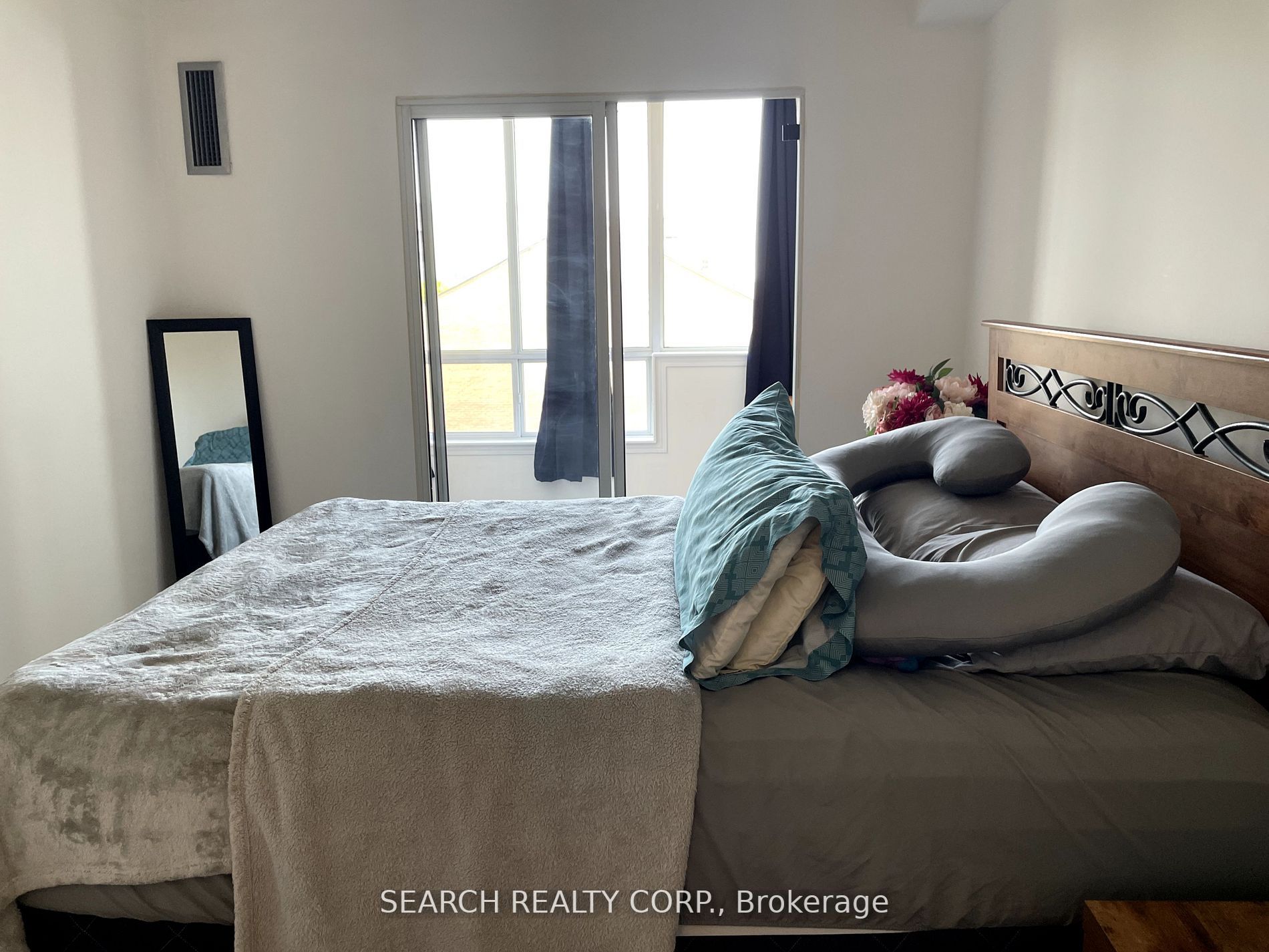 711 Rossland Rd E, #505