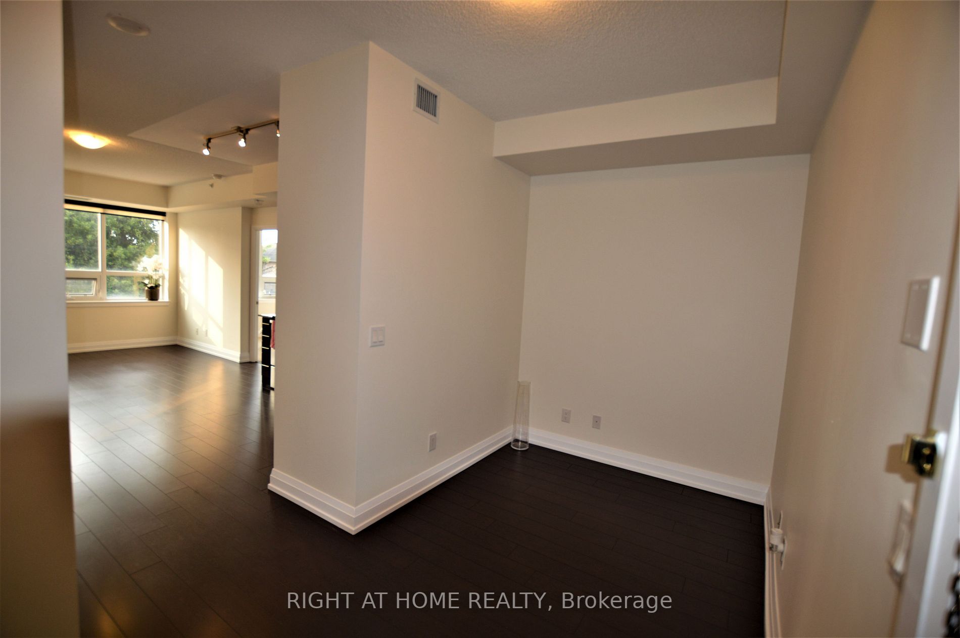 3520 Danforth Ave, #220